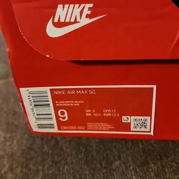Nike Air Max NWOT Black and White Air Max Sneakers men's 9 in OG BOX