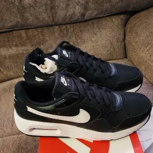 Nike Air Max NWOT Black and White Air Max Sneakers men's 9 in OG BOX