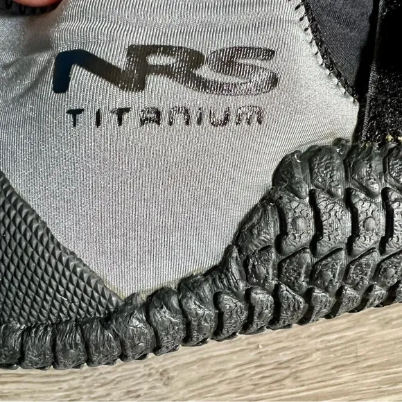 NRS Titanium Wetshoe Wat Diving Fishing Kayak Shoes Black Silver Size 11 NWOB