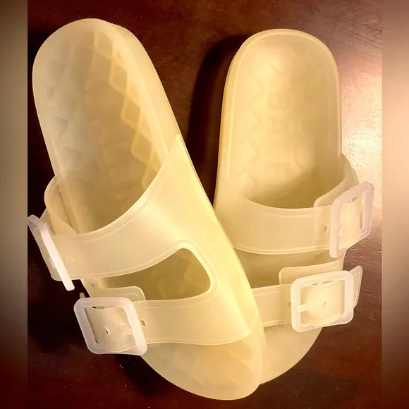 NW originally Box Made in Italy Balenciaga White Sandals. Size C 38. USA size 8