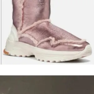 NWB Coach Portia Pink Metallic Shearling-Lined Boots. Retail:$225