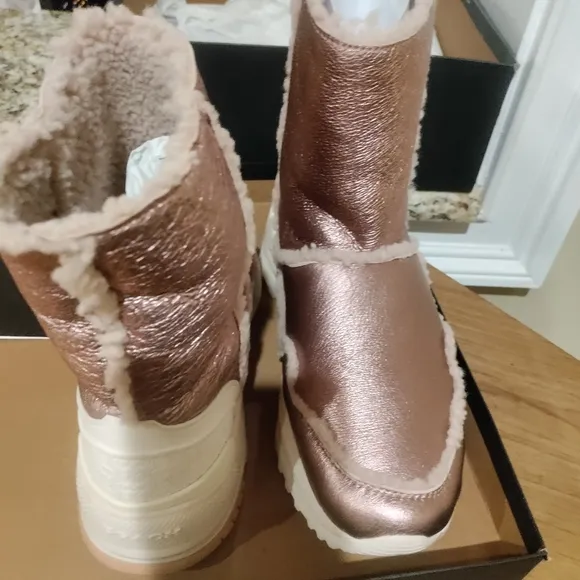 NWB Coach Portia Pink Metallic Shearling-Lined Boots. Retail:$225