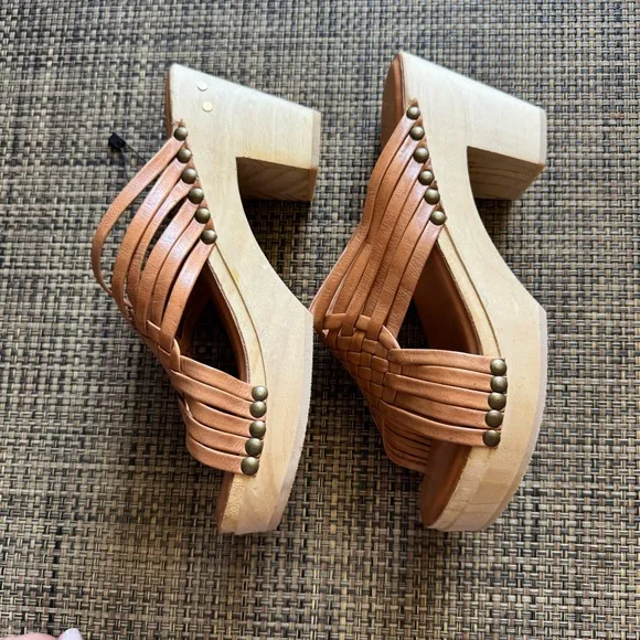 NWOB beek Sparrow Tan Leather Clog Sandals