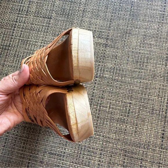 NWOB beek Sparrow Tan Leather Clog Sandals