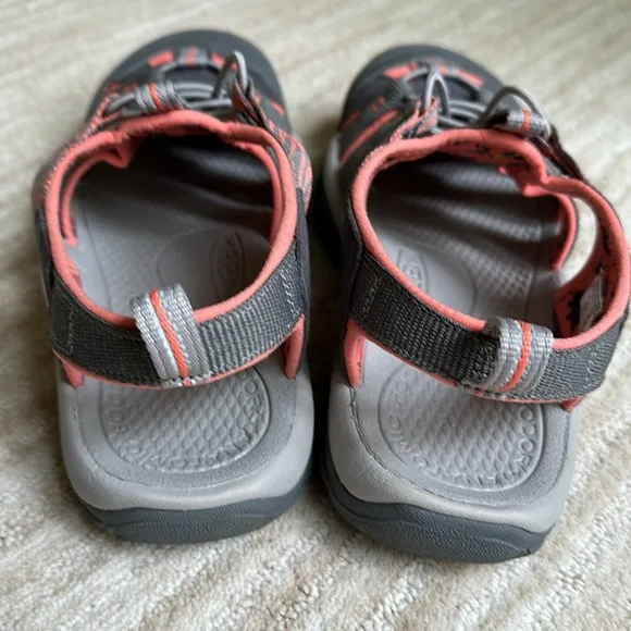 NWOB Keen Newport Hydro Closed Toe Sport Sandal Hiking Magnet / Coral Size 9.5