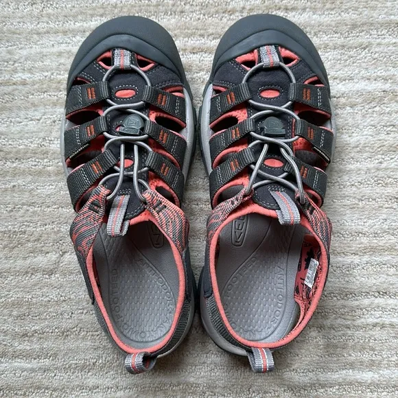 NWOB Keen Newport Hydro Closed Toe Sport Sandal Hiking Magnet / Coral Size 9.5