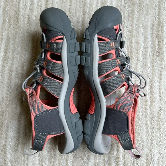 NWOB Keen Newport Hydro Closed Toe Sport Sandal Hiking Magnet / Coral Size 9.5