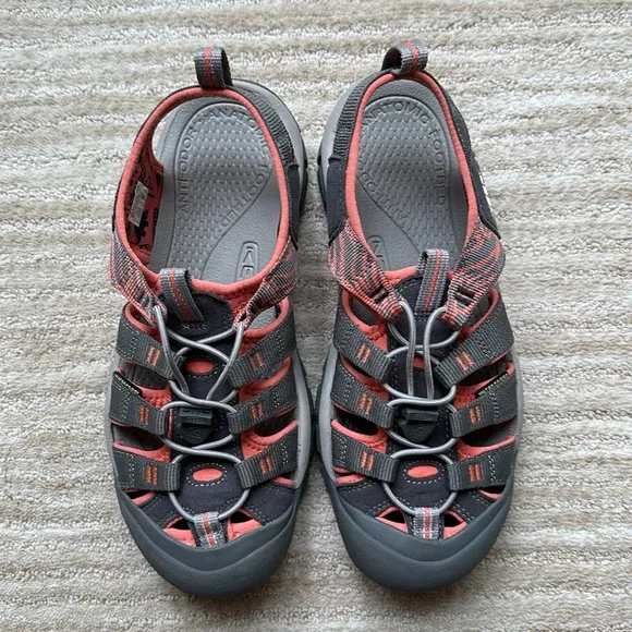 NWOB Keen Newport Hydro Closed Toe Sport Sandal Hiking Magnet / Coral Size 9.5