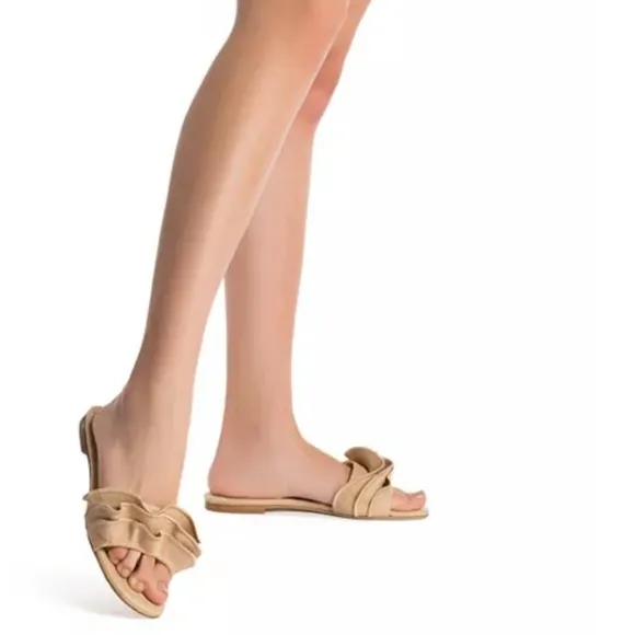 NWOB Larroude Ivy Ruffle Slide Sandals (7)