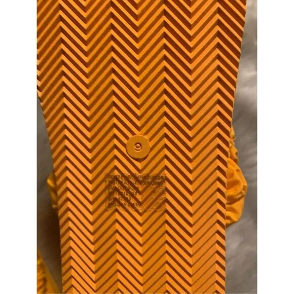 NWOB Tory Burch Women’s Yo Yo Squash Orange Flip Flops Sandals Size 9