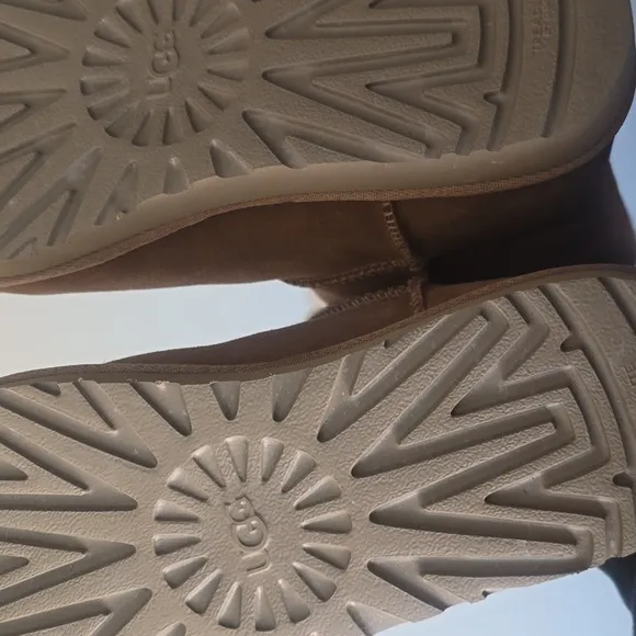 NWOB UGG Estera Shearling Suede Leather Ankle Boots Tan