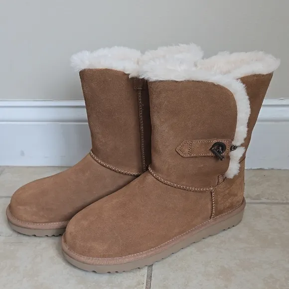 NWOB UGG Estera Shearling Suede Leather Ankle Boots Tan