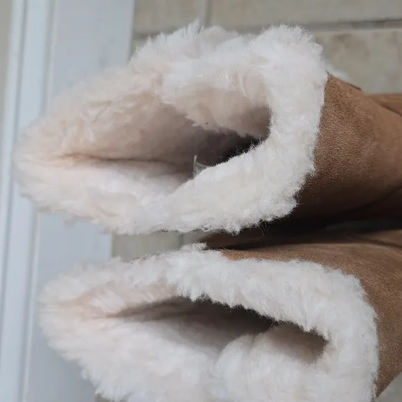 NWOB UGG Estera Shearling Suede Leather Ankle Boots Tan
