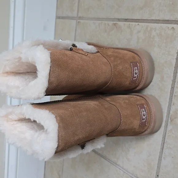 NWOB UGG Estera Shearling Suede Leather Ankle Boots Tan