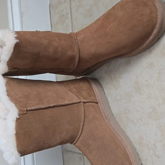 NWOB UGG Estera Shearling Suede Leather Ankle Boots Tan
