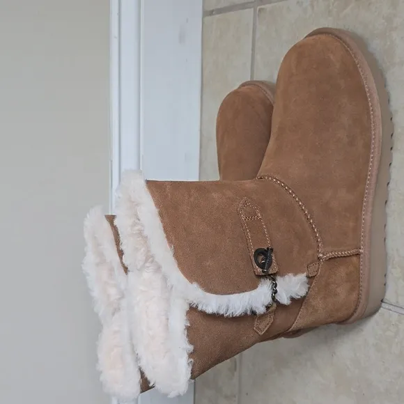NWOB UGG Estera Shearling Suede Leather Ankle Boots Tan
