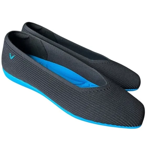 NWOB Vivaia Margot Black  Lightweight Square-Toe V-Cut Flats size 10.