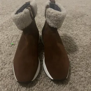NWOT-Bev Shearling Cuff Waterproof Suede Sneaker Boots
