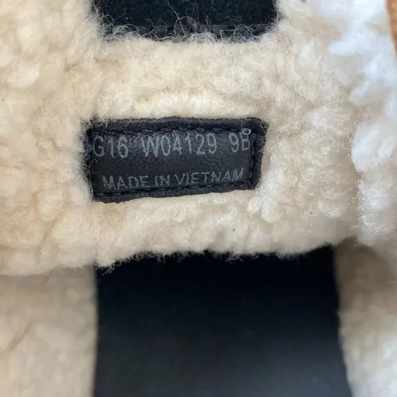 NWOT Cole Haan Grand Suede Black Ankle Chukka Boots Sherpa Lined Women's 9 B