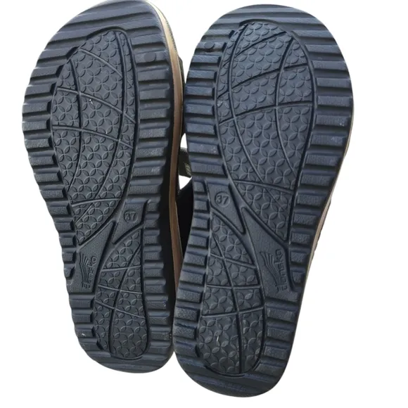 NWOT Dansko Kandi Eva Sandal, Size 37
