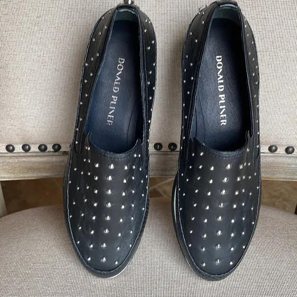 NWOT DONALD PLINER LIZZEE COMFY SLIP ON STUDDED PLATFORM LEATHER SHOES SIZE 8M