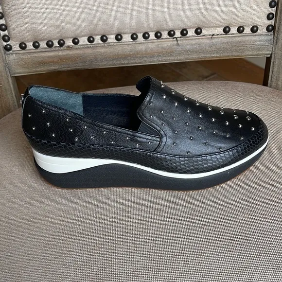NWOT DONALD PLINER LIZZEE COMFY SLIP ON STUDDED PLATFORM LEATHER SHOES SIZE 8M