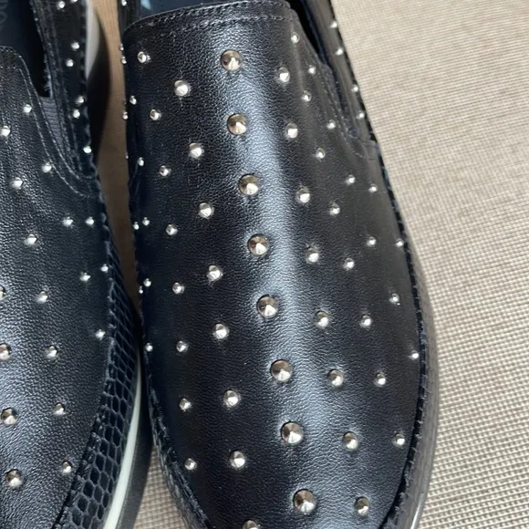 NWOT DONALD PLINER LIZZEE COMFY SLIP ON STUDDED PLATFORM LEATHER SHOES SIZE 8M