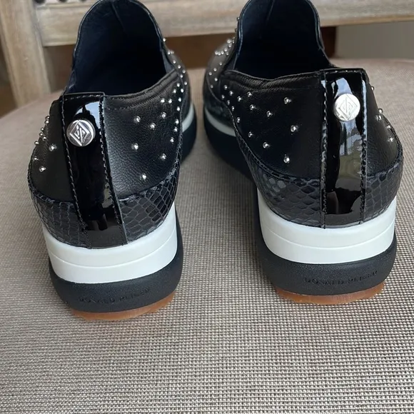 NWOT DONALD PLINER LIZZEE COMFY SLIP ON STUDDED PLATFORM LEATHER SHOES SIZE 8M