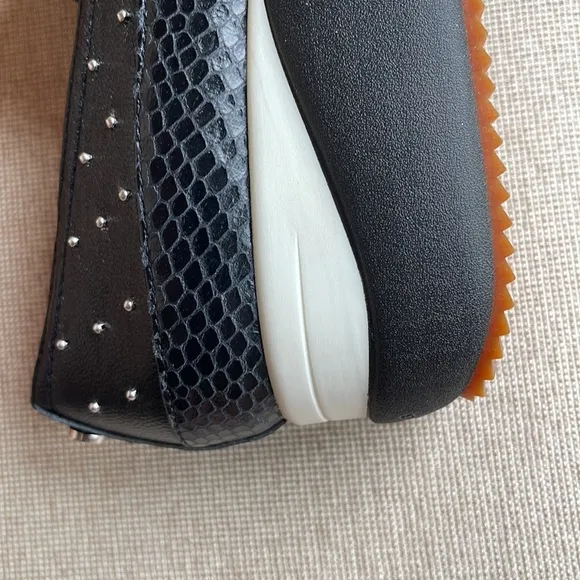 NWOT DONALD PLINER LIZZEE COMFY SLIP ON STUDDED PLATFORM LEATHER SHOES SIZE 8M