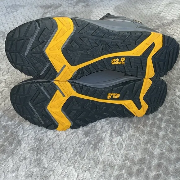 NWOT Jack Wolfskin Activate Texapore Mid hiking boots. Comfort Fit. Size 11.5