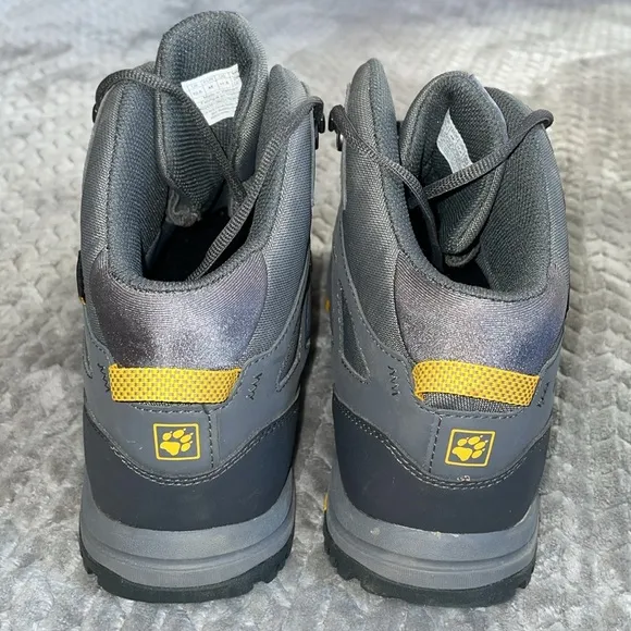 NWOT Jack Wolfskin Activate Texapore Mid hiking boots. Comfort Fit. Size 11.5
