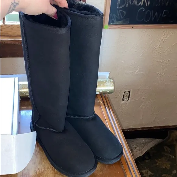 NWOT Lamo shearling black sequin knee boots