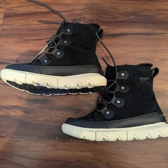 NWOT Sorel Explorer II Joan Faux Fur Waterproof Lace Up Boots in Black Fawn