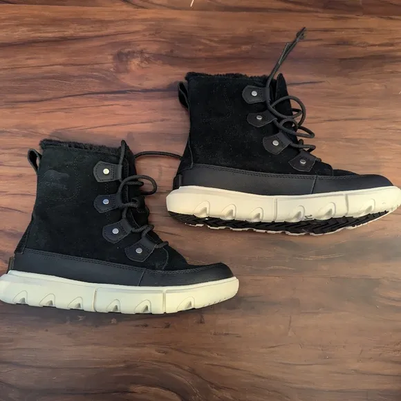 NWOT Sorel Explorer II Joan Faux Fur Waterproof Lace Up Boots in Black Fawn
