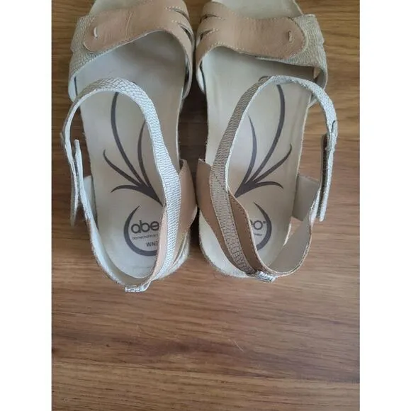 NWOT Abeo Strappy Sandal
