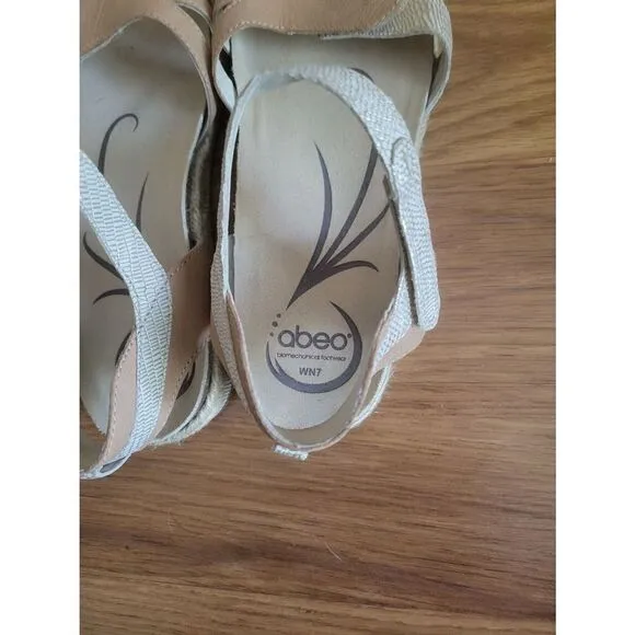 NWOT Abeo Strappy Sandal