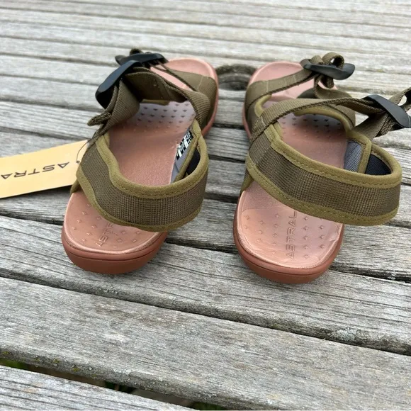 Nwt‎ Astral green Webber Sandals size 8 woman’s
