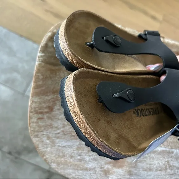 NWT Birkenstock Gizeh Birko Flor Black Sandals
