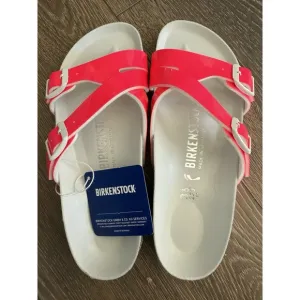 NWT Birkenstock NWB Neon Pink Patent Yao Birko-Flor 36