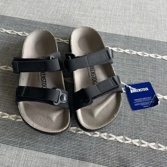 NWT Birkenstock Sahara Birko-Flor Women’s Sandals Black Size 37 US 6