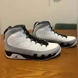 NWT Nike Air Jordan 9 Retro Barons sneakers