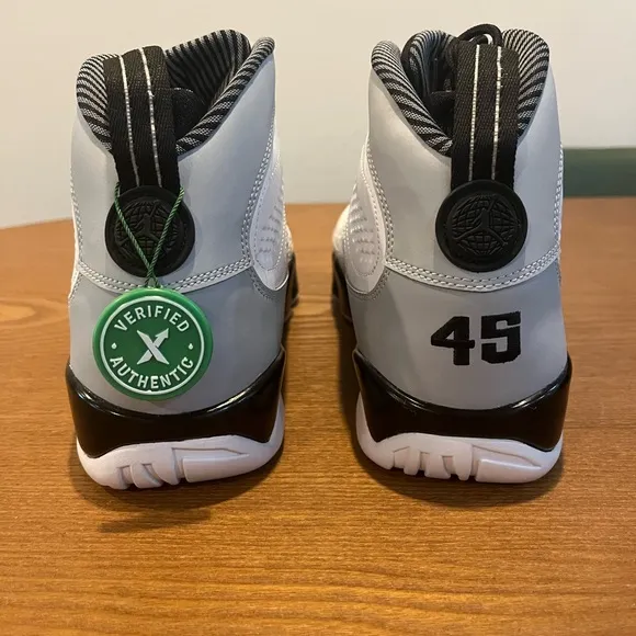 NWT Nike Air Jordan 9 Retro Barons sneakers