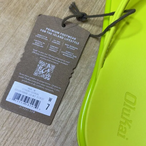 NWT-OLUKAI- Aka Sandals in citron lime green- women Size 7
