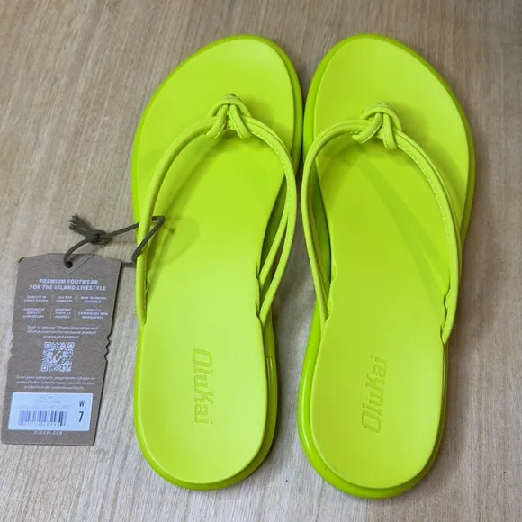 NWT-OLUKAI- Aka Sandals in citron lime green- women Size 7