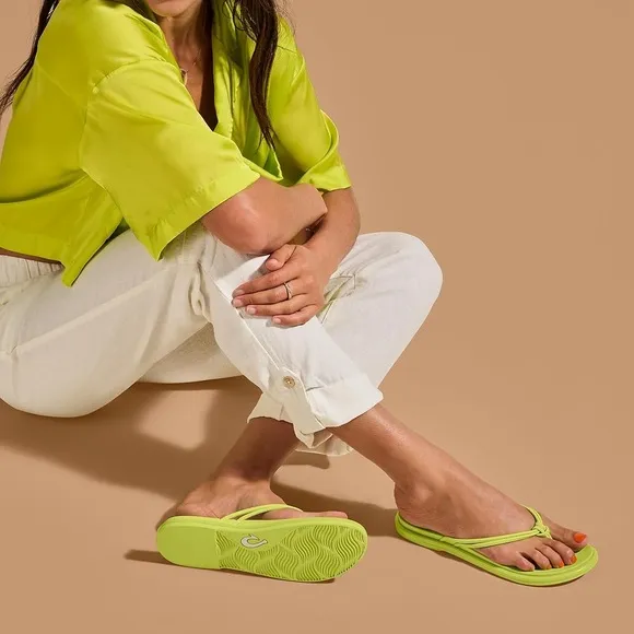 NWT-OLUKAI- Aka Sandals in citron lime green- women Size 7