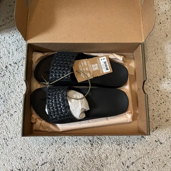 NWT OluKai Kāmola Women’s Slide Sandals Size 5