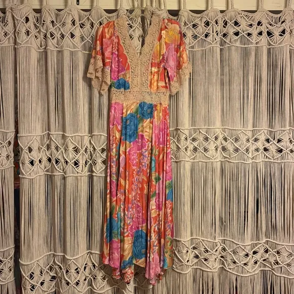 NWT SPELL PAINTER'S GARDEN LACE MAXI DRESS in Crimson size medium