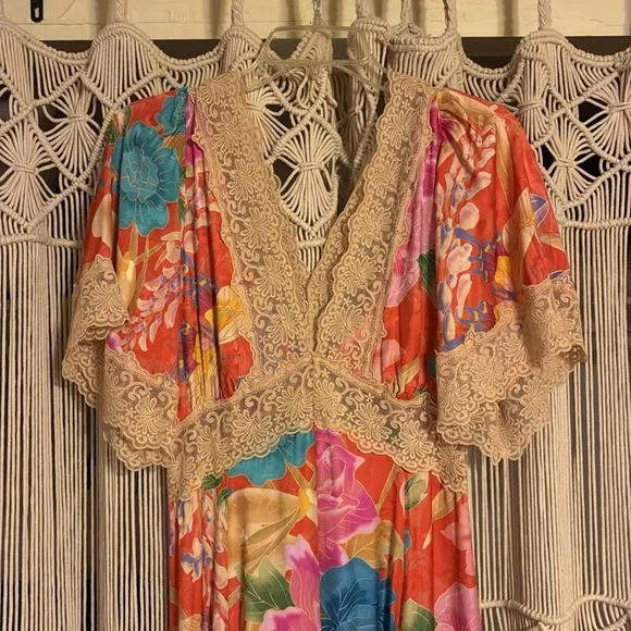 NWT SPELL PAINTER'S GARDEN LACE MAXI DRESS in Crimson size medium