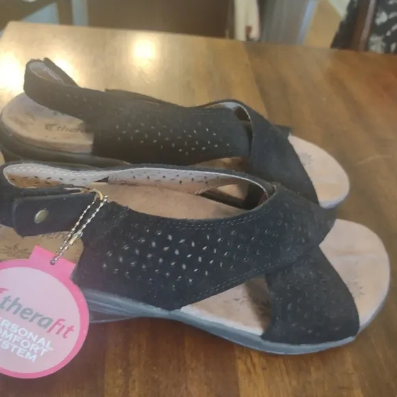 NWT Therafit Footwear black walking sandals - size 8