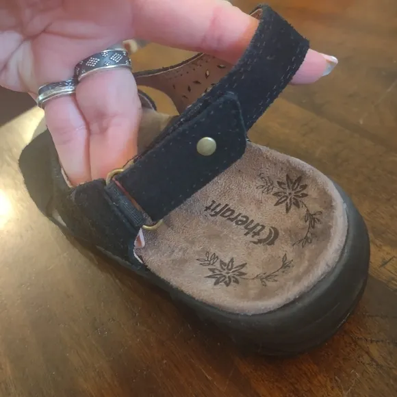 NWT Therafit Footwear black walking sandals - size 8
